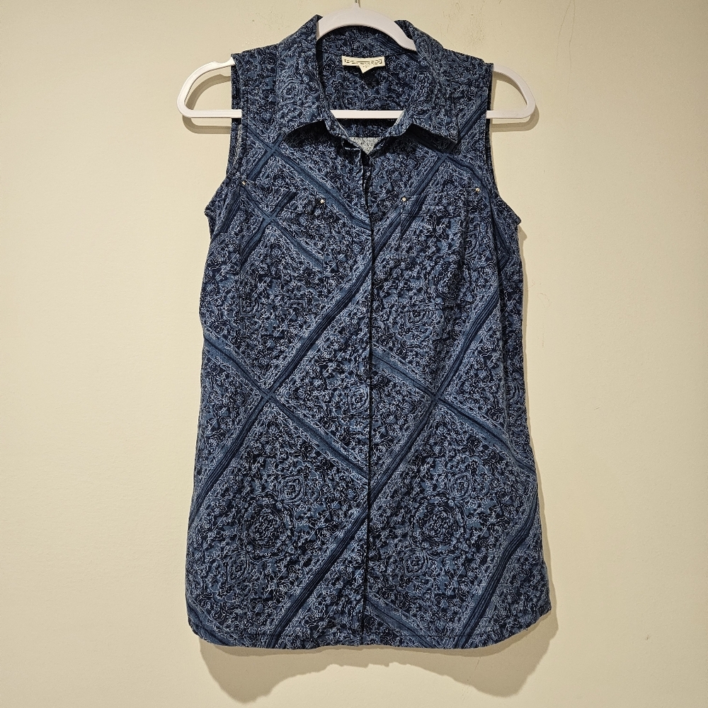 Dana Buchman Navy Patterned Sleeveless Collared Button Up Blouse, Size Medium